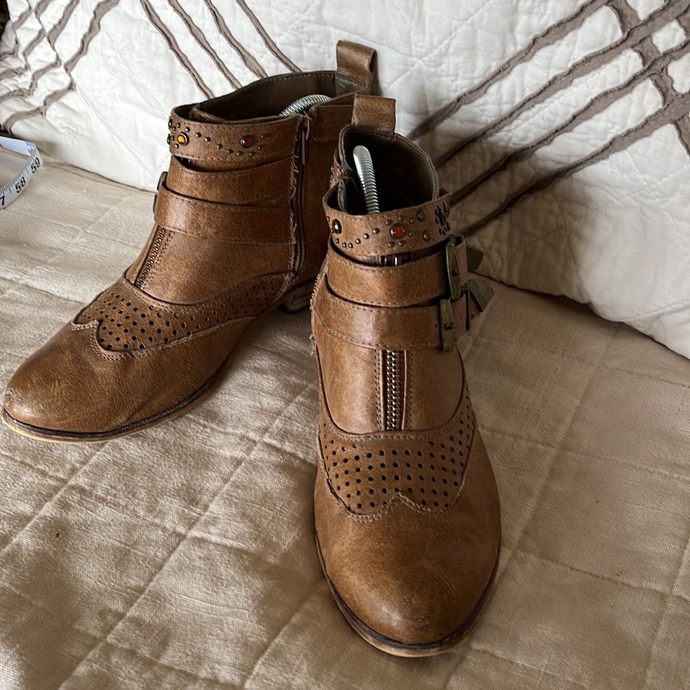 Rue 21 Buckle Strap Detailed Booties Size 10, fit like a 9 - Picture 2 of 13